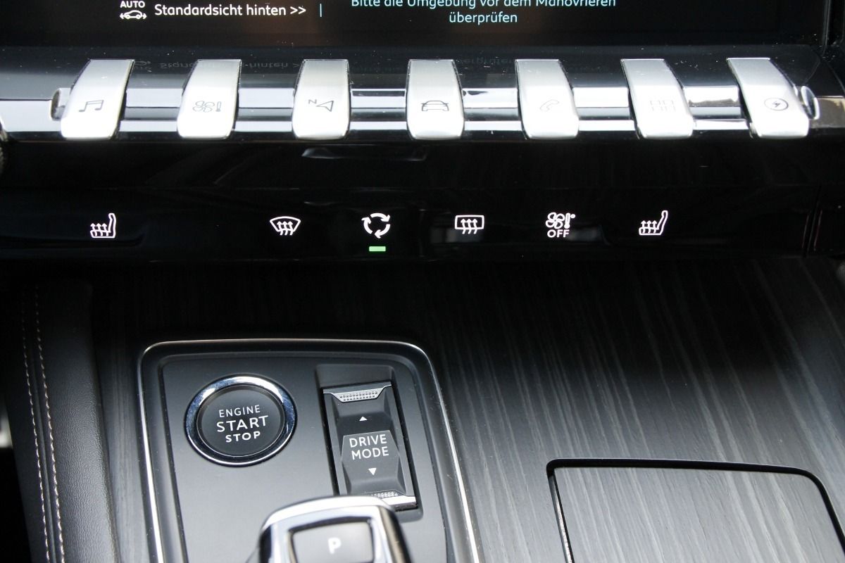 Fahrzeugabbildung Peugeot 508 Hybrid 225