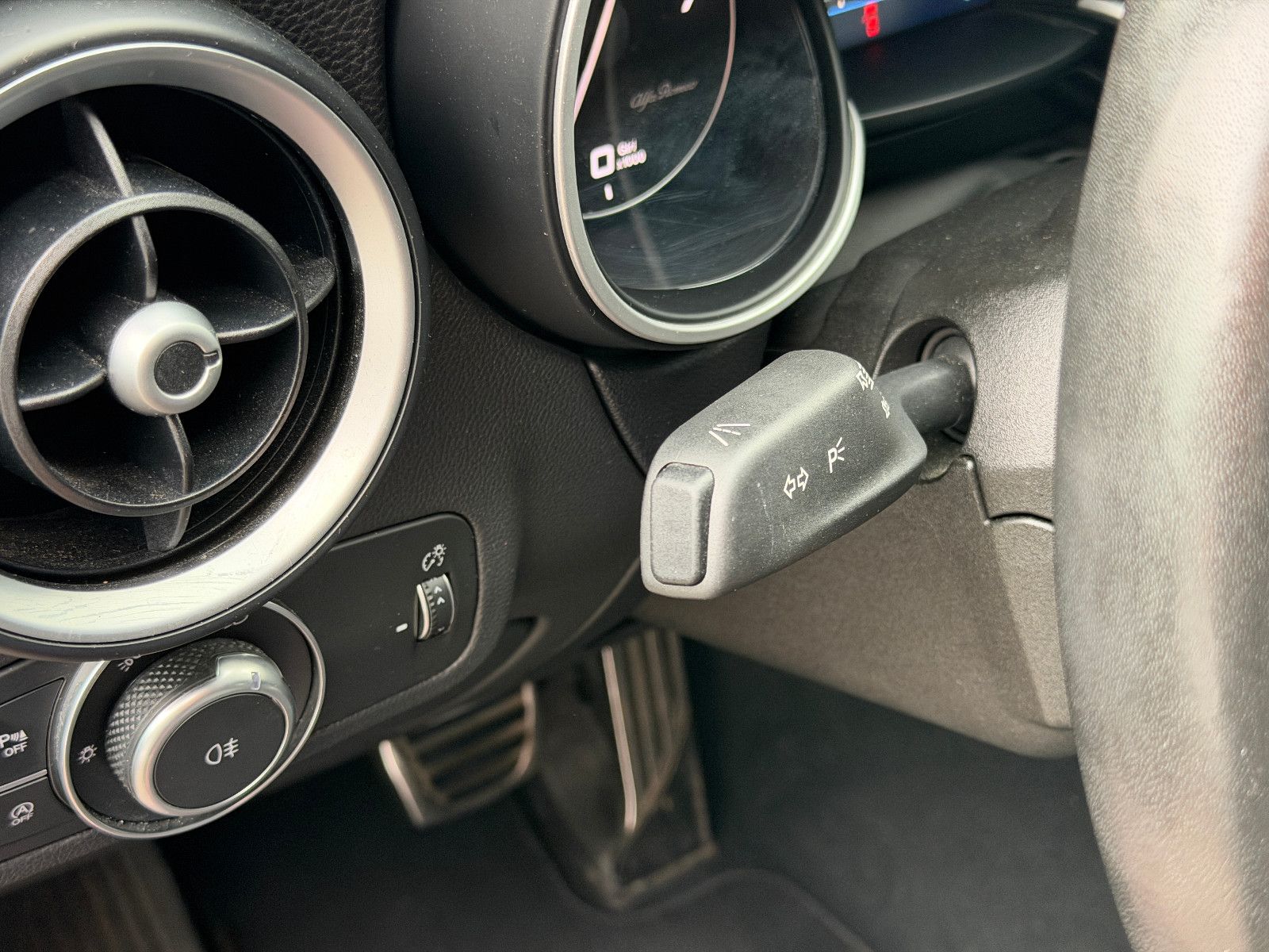 Fahrzeugabbildung Alfa Romeo Stelvio Ti Q4/MEMORY/ACC/NAVI/KAMERA/SHZ/KLIMA