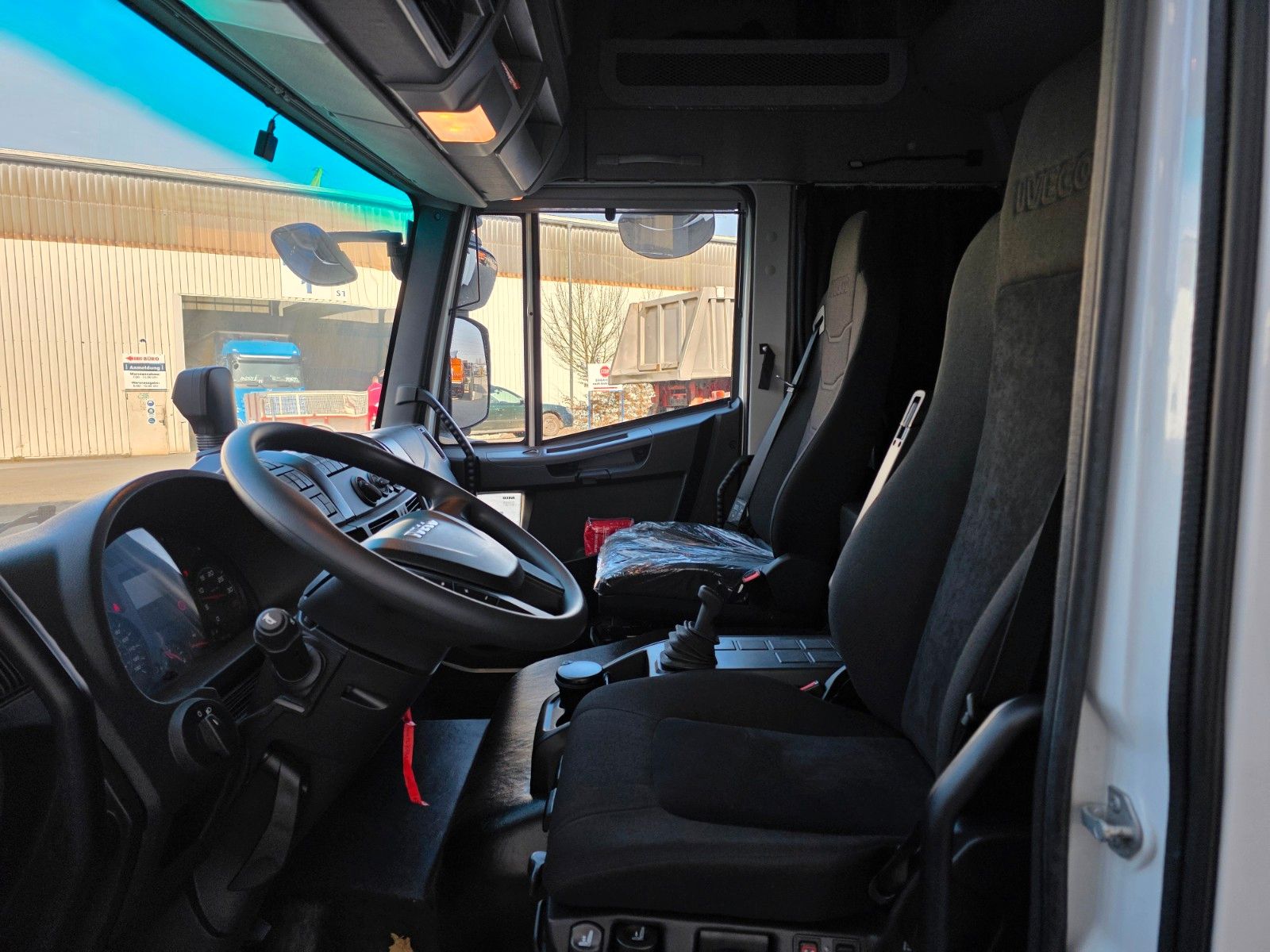 Fahrzeugabbildung Iveco Eurocargo ML75E21/P LBW 1.000kg L-Haus