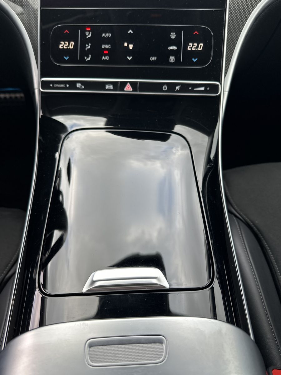Fahrzeugabbildung Mercedes-Benz C 220d T 4M AMG-Line NAV+LED+KAM+VC+CARPLAY+1HD
