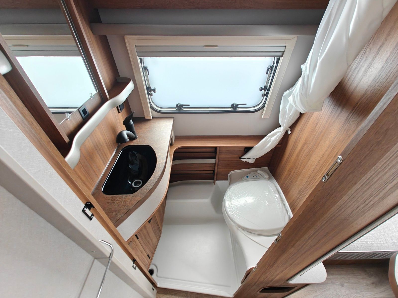 Fahrzeugabbildung HYMER / ERIBA / HYMERCAR Touring 530 Legend - JETZT 6.349€ SPAREN !!!