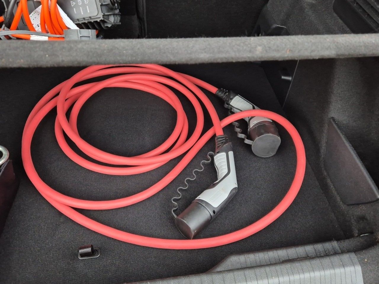 Fahrzeugabbildung Citroën C4 Lim. ë- Shine - viele Extras