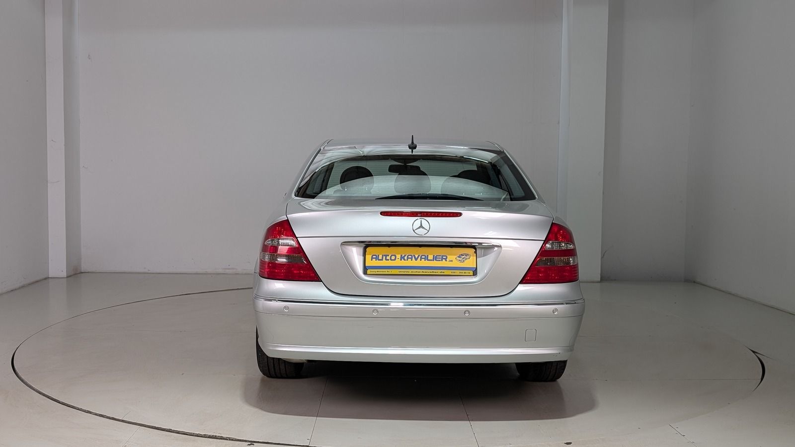 Fahrzeugabbildung Mercedes-Benz E 320 4Matic * Bi- Xenon * STHZ * Elegance