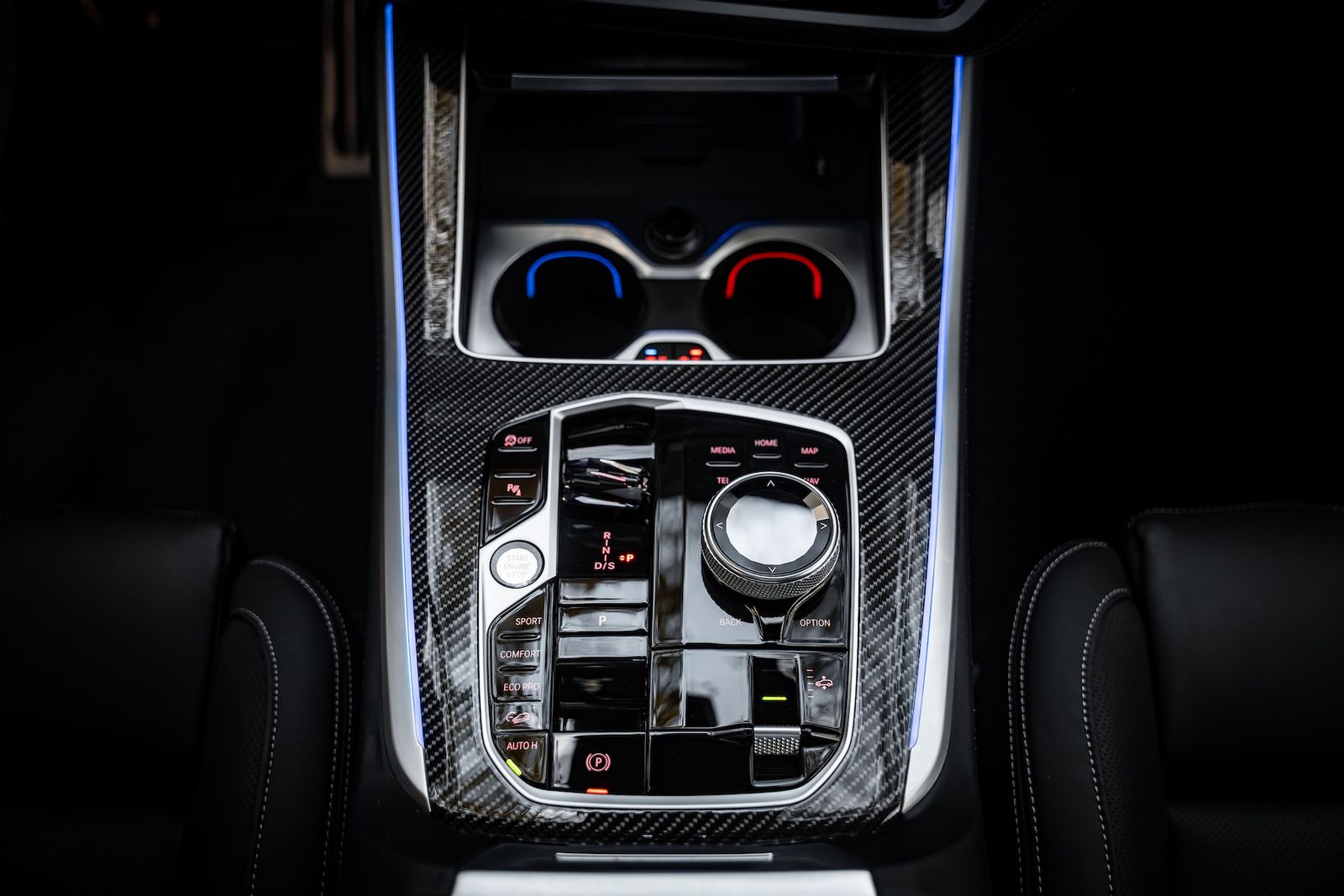 Fahrzeugabbildung BMW X5 40d xDrive M-SPORT PRO|AHK|CARBON|LUFT|ICONIC