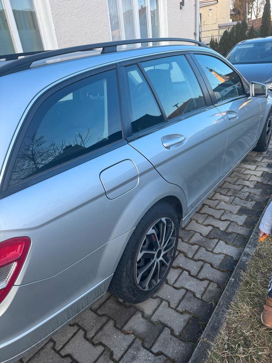 Mercedes-Benz C200 2010 — rear view