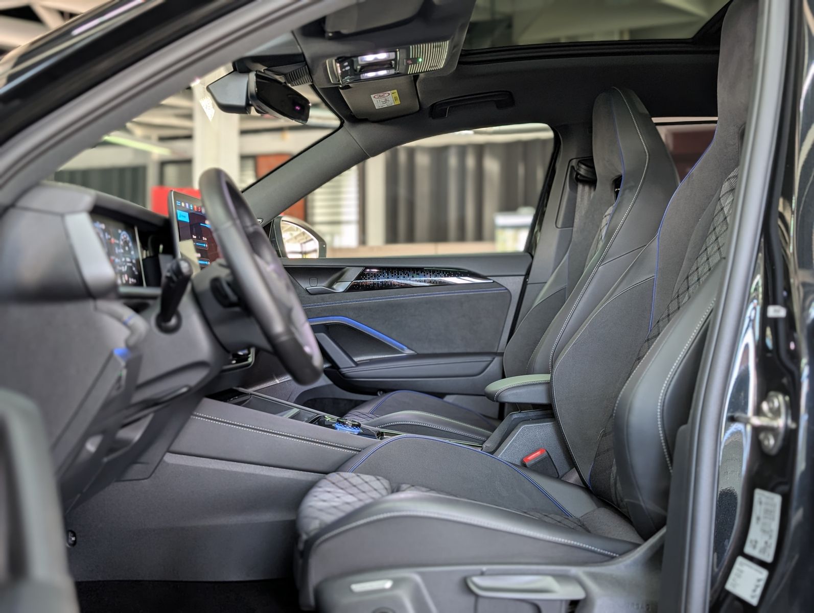 Fahrzeugabbildung Volkswagen Tayron R-Line 360°H&K HUD PANO IQ-LIGHT BLACK 7S