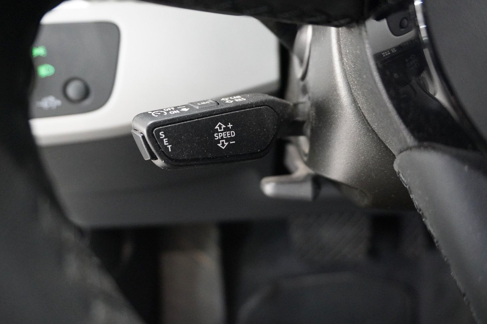 Fahrzeugabbildung Audi A4 Avant 35 TDI S-TRONIC NAVI/LED/KAMERA/SHZ/DAB