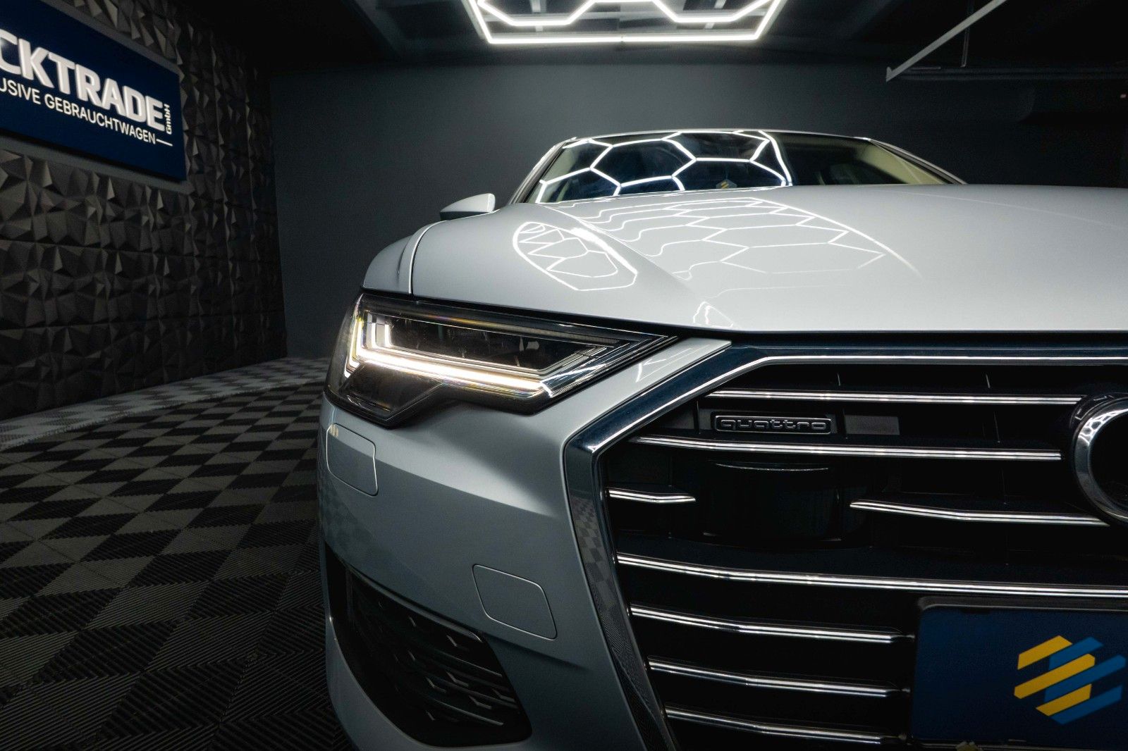 Fahrzeugabbildung Audi A6 Avant 50 TFSIe quattro SportDesign*Matrix*ACC