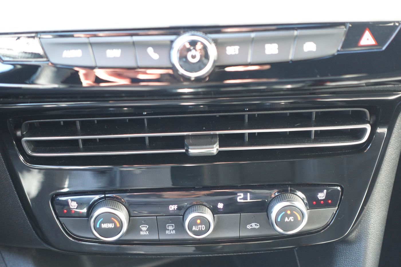Fahrzeugabbildung Opel Mokka 1.2 Turbo Ultimate KlimaA,Navi,SHZ,PDC