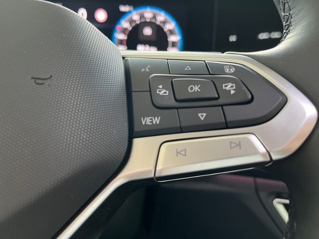 Fahrzeugabbildung Volkswagen Tiguan 1.5 eTSI DSG ELEGANCE AHK IQ.DRIVE IQ.LIG