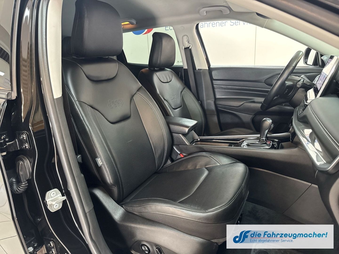 Fahrzeugabbildung Jeep Compass S Plug-In Hybrid 4WD Navi Soundsystem 36