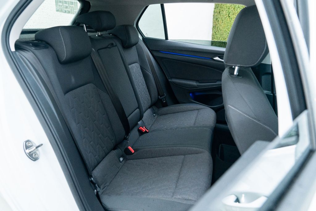 Volkswagen Golf 8 2.0 TDI LIFE/ BUSINESS/ AHK/ LED+ Volkswagen Golf 8 2.0 TDI LIFE/ BUSINESS/ AHK/ LED+