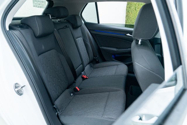 Volkswagen Golf 8 2.0 TDI LIFE/ BUSINESS/ AHK/ LED+ Volkswagen Golf 8 2.0 TDI LIFE/ BUSINESS/ AHK/ LED+