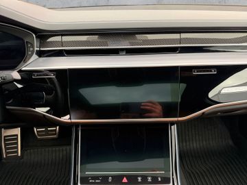 Audi S8 - 11