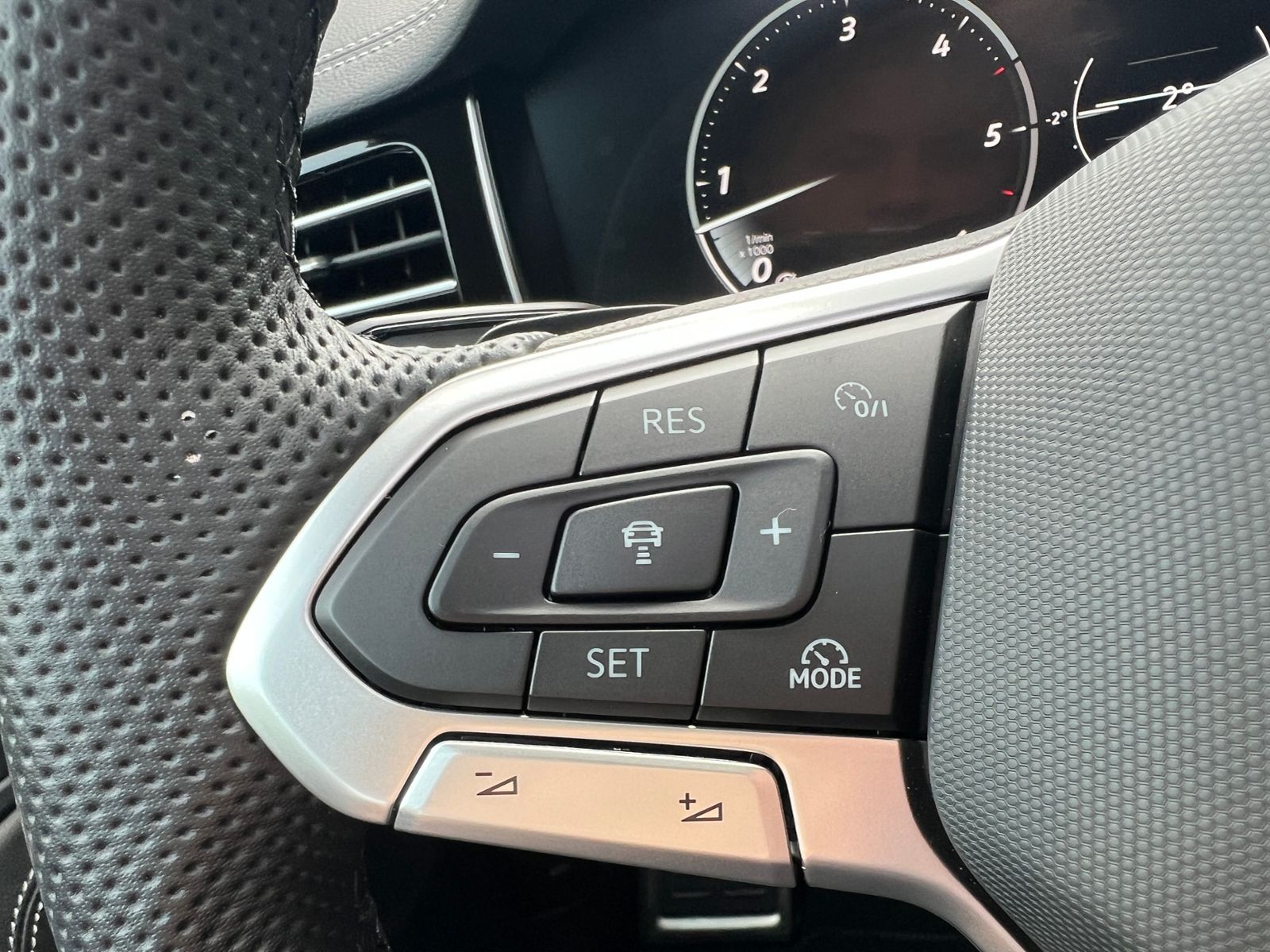 Fahrzeugabbildung Volkswagen Touareg R-Line 3.0 TDI *BlackStyle, AHK, Luft, P