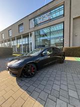 Tesla Model 3 Allradantrieb mit Dualmotor Performa... - schwarze Tesla Model 3