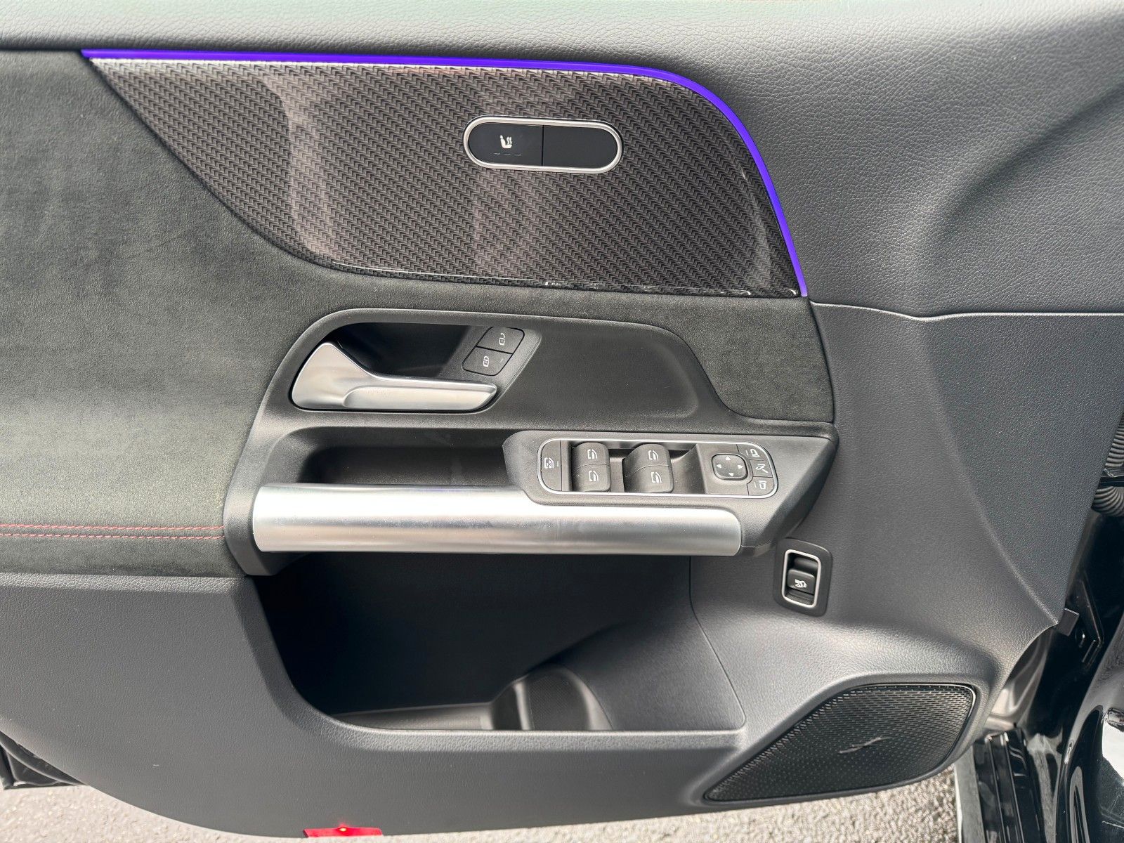 Fahrzeugabbildung Mercedes-Benz B 200 AMG+AHK+Ambiente+RFK+MBUX+Night