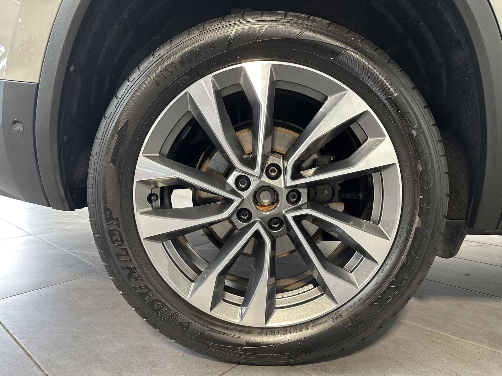 Fahrzeugabbildung SKODA Kodiaq 2.0 TDI DSG Tour 4x4 NAV+LED+AHK+19ZO+1HD