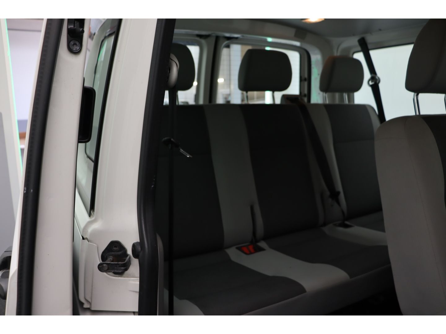 Fahrzeugabbildung Volkswagen T5 2.0 9-Sitzer
