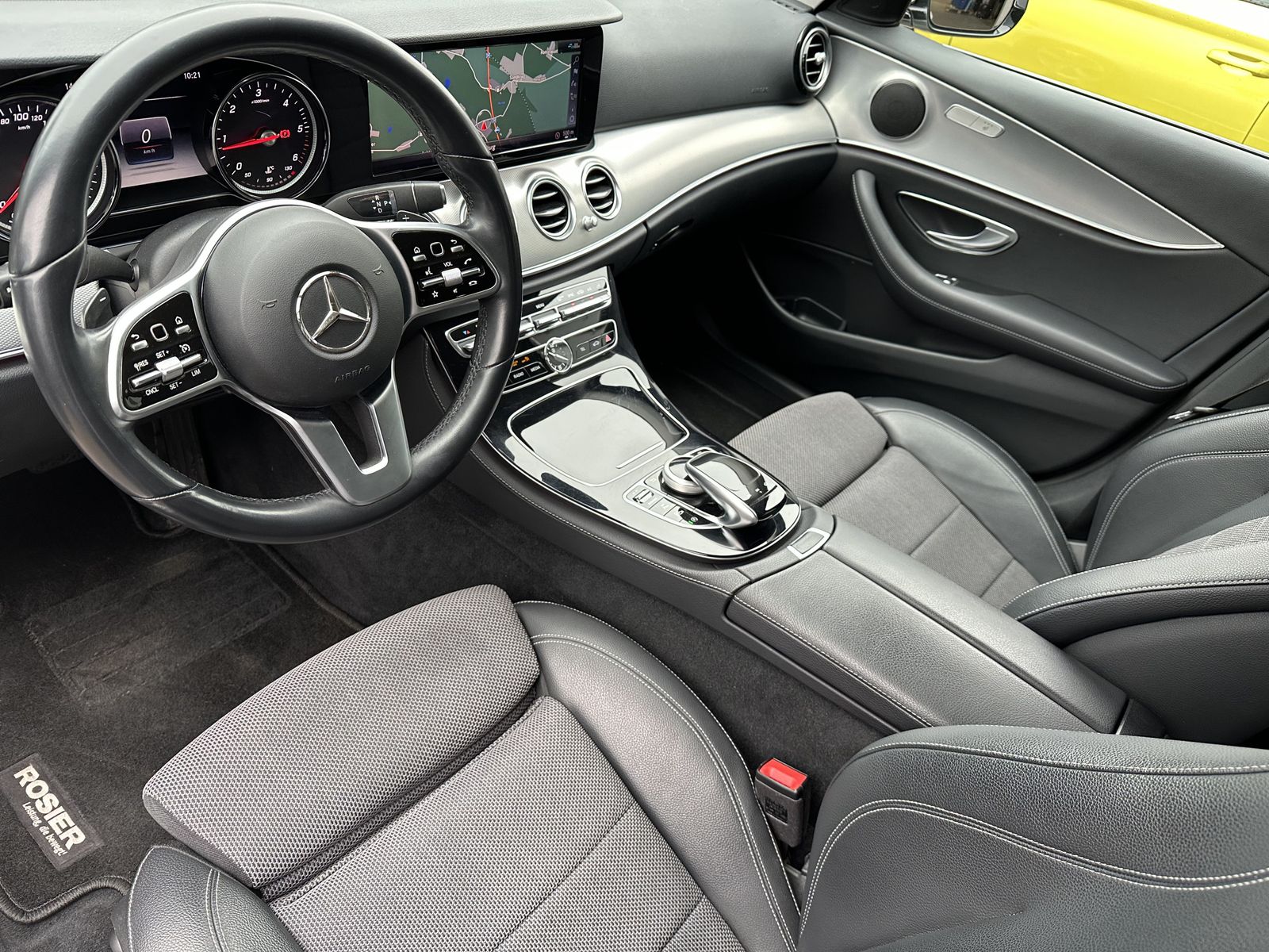 Fahrzeugabbildung Mercedes-Benz E 220d Limousine Avantgarde NAV+LED+AHK+CARPLAY