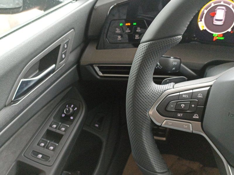 Fahrzeugabbildung Volkswagen Golf Var. VIII  1.5 eTSI DSG R-Line