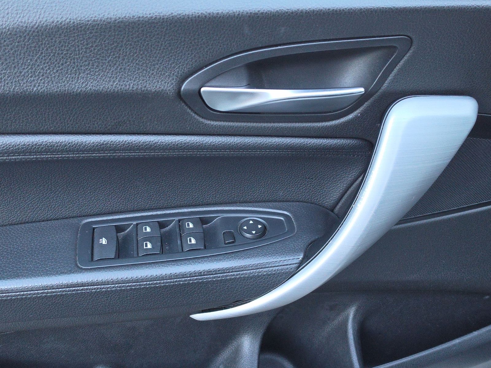 Fahrzeugabbildung BMW 218i Cabrio M Sport LEDER XENON SHZ TEMPOMAT