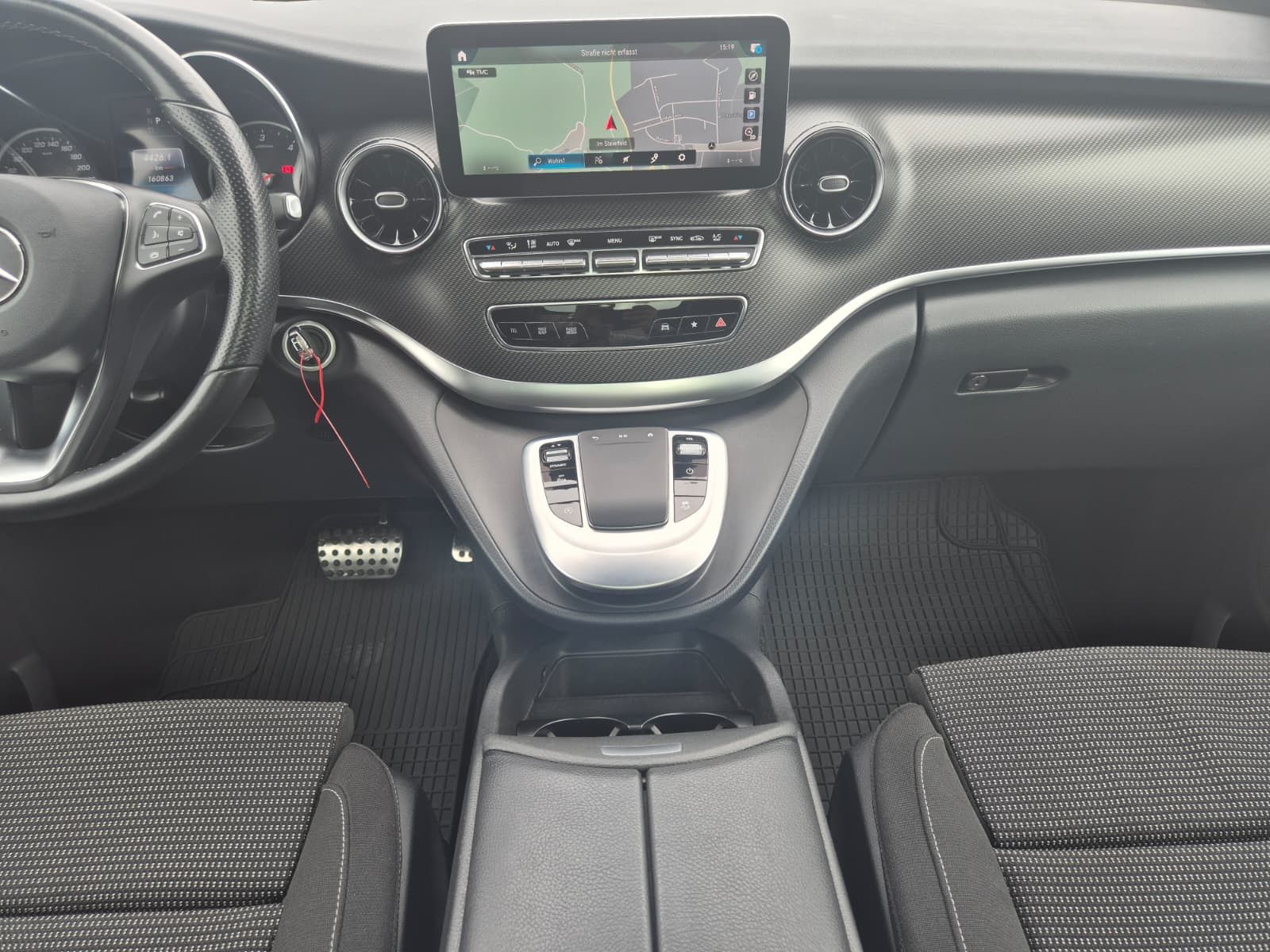 Fahrzeugabbildung Mercedes-Benz V 300 d 4MATIC lang AMG PANO*Mittelkonsole*AHK