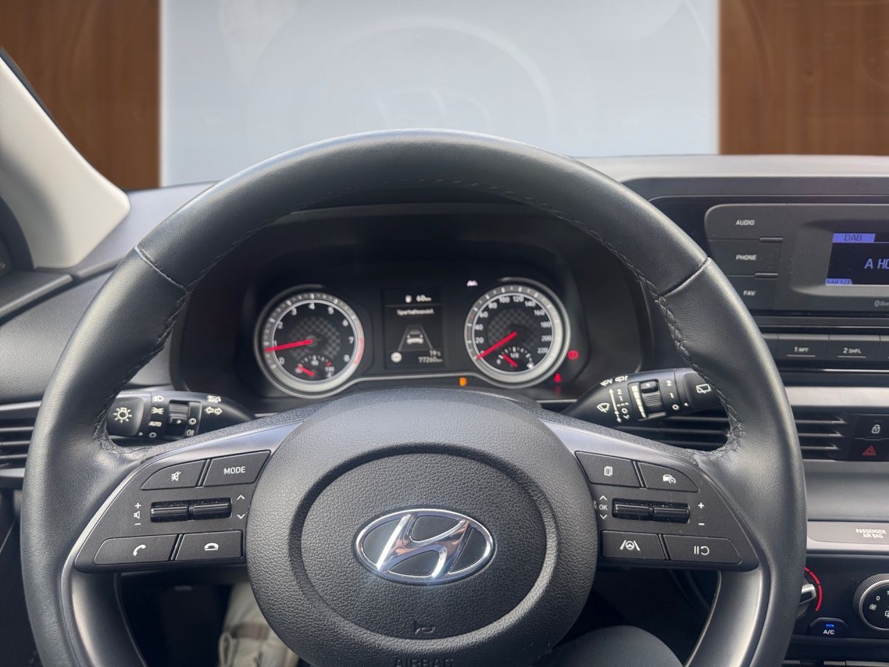 Fahrzeugabbildung Hyundai i20 SELECT *SIH*LHZ*PTS HINTEN*KLA*DAB*