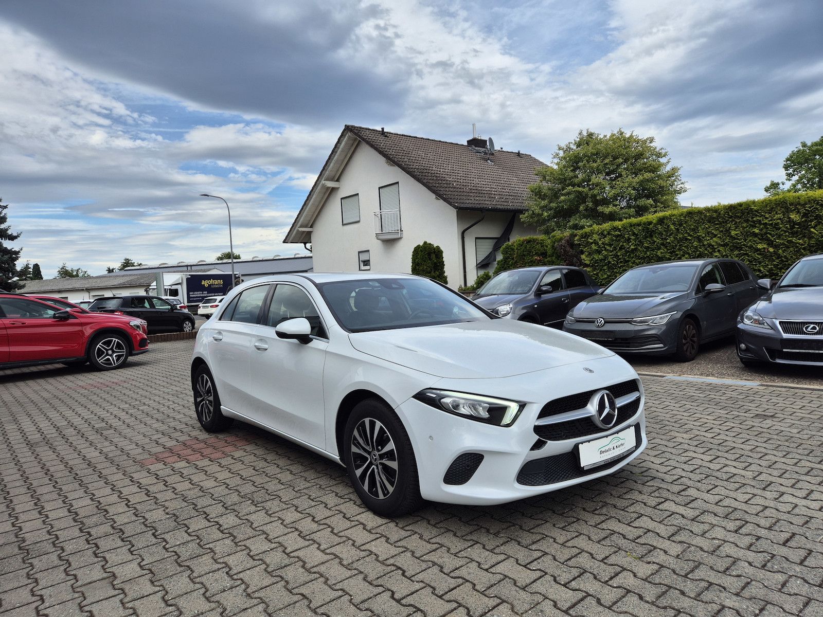 MERCEDES-BENZ A 180 Progressive Automatik, Rückfahrkamera, LED