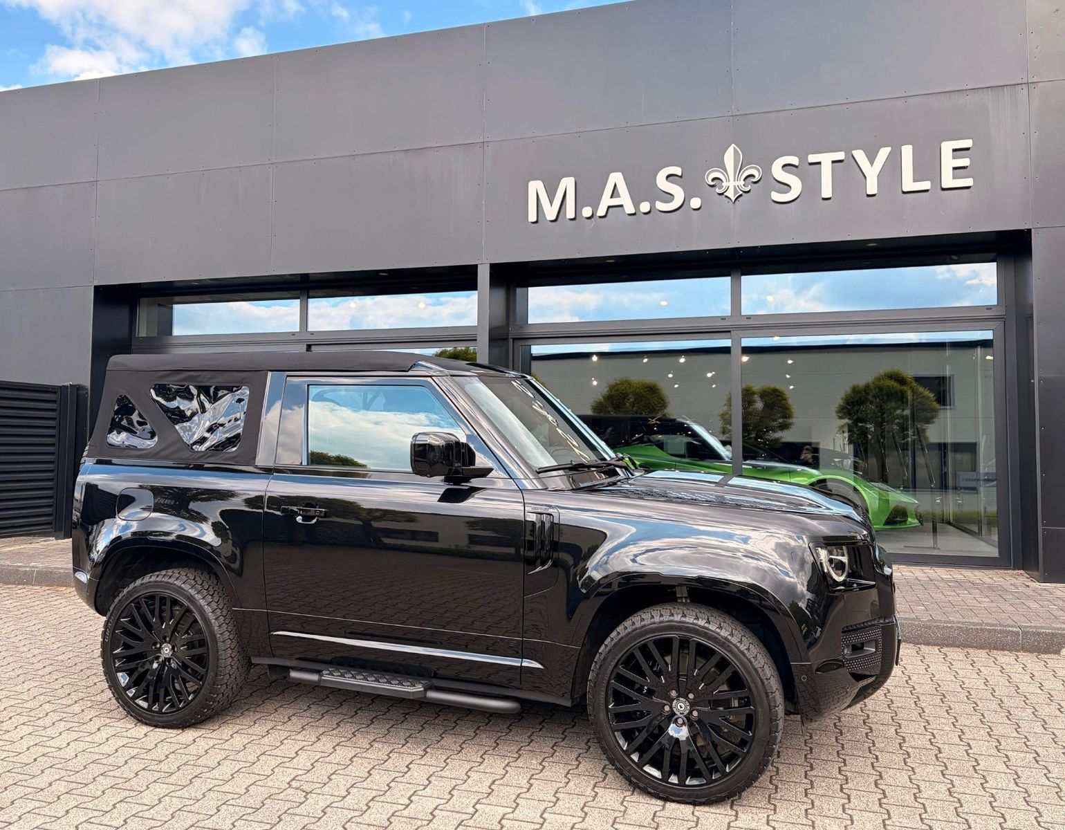 Fahrzeugabbildung Land Rover Defender 90 V8 Cabrio Einzelstück m. TÜV