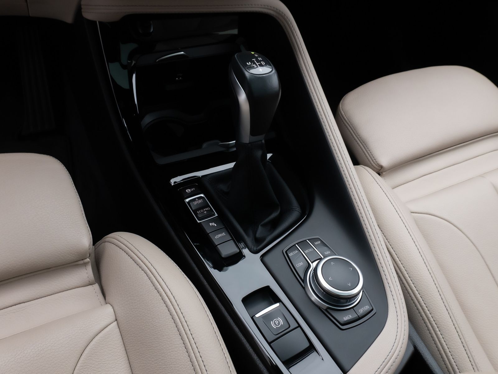 Fahrzeugabbildung BMW X1 xD25e MSport Panorama Kamera HUD DAB HiFi AHK