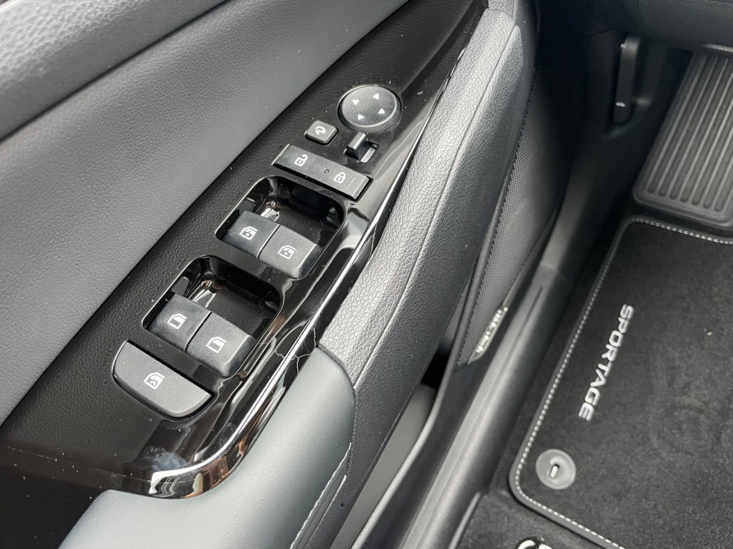 Fahrzeugabbildung Kia Sportage Plug-in Hybrid 4WD 360Kamera LED Panoda