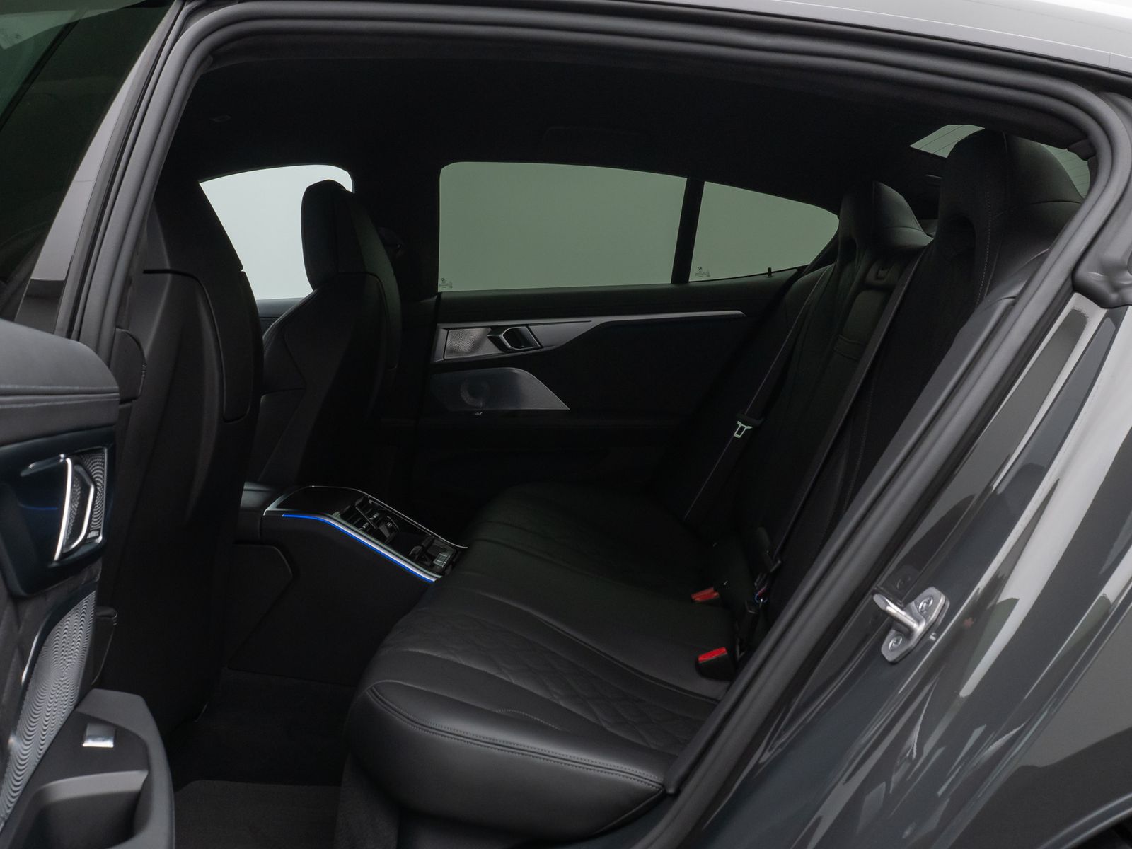 Fahrzeugabbildung BMW M8 Competition xD Gran Coupé SoftCL 360°TV Laser
