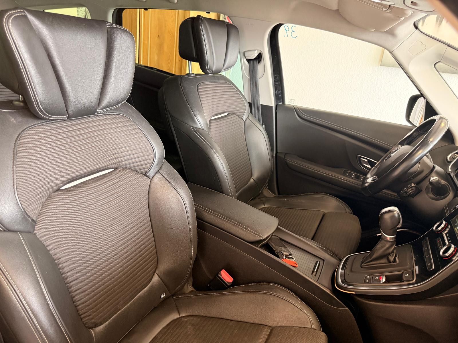 Fahrzeugabbildung Renault Scenic ENERGY dCi 160 EDC Bose Edition/ 7.SITZER