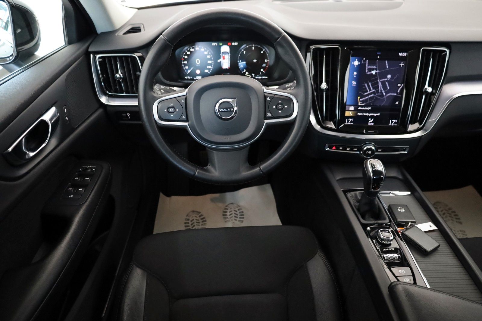 Fahrzeugabbildung Volvo V60 Kombi Momentum Pro TLeder,Navi,LED,PDC,Apple