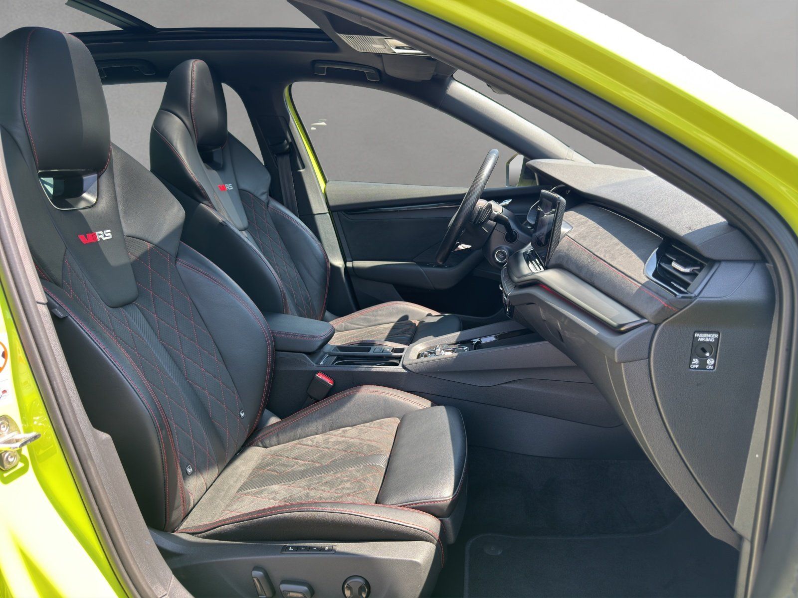 Fahrzeugabbildung SKODA Octavia Combi 2.0 TDI DSG RS 4x4/PANO/SMART-LINK