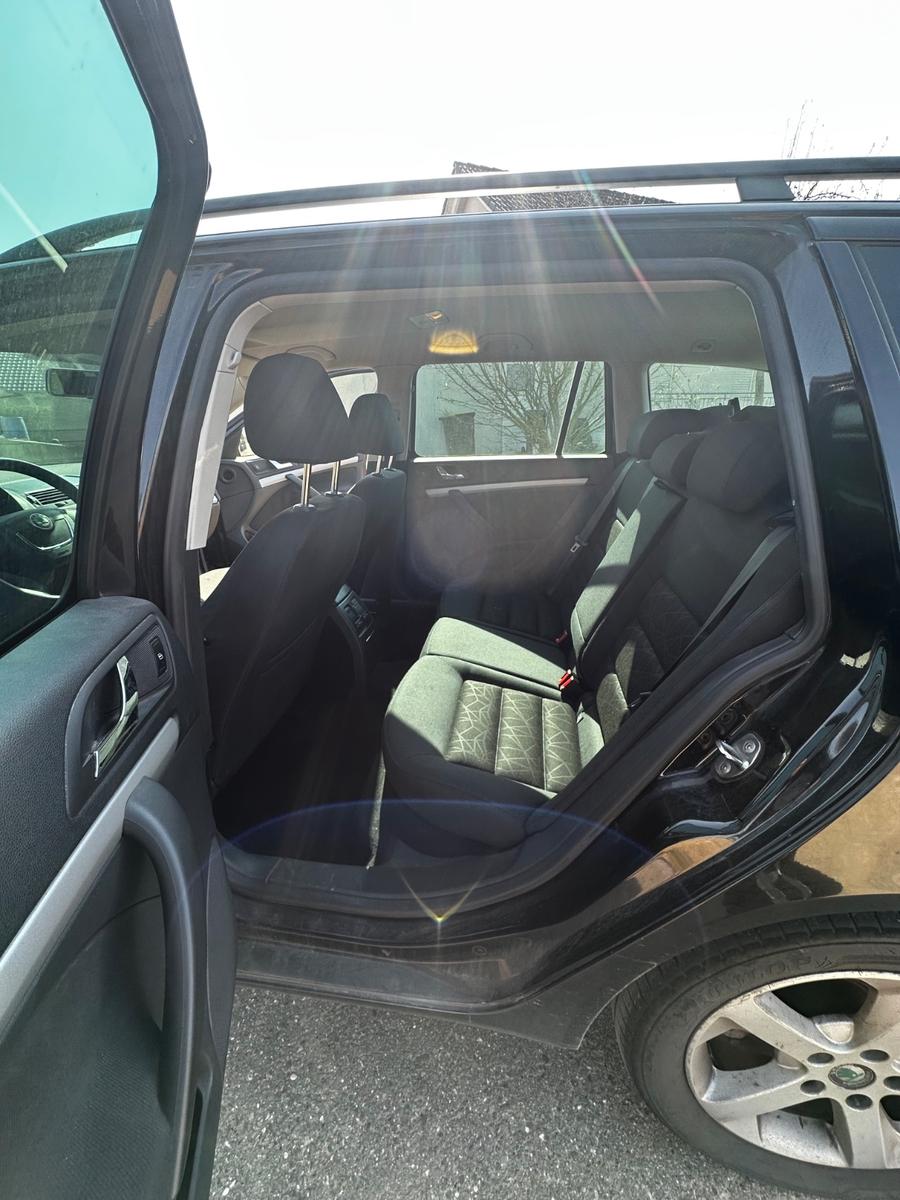 Skoda Octavia 2012 — interior
