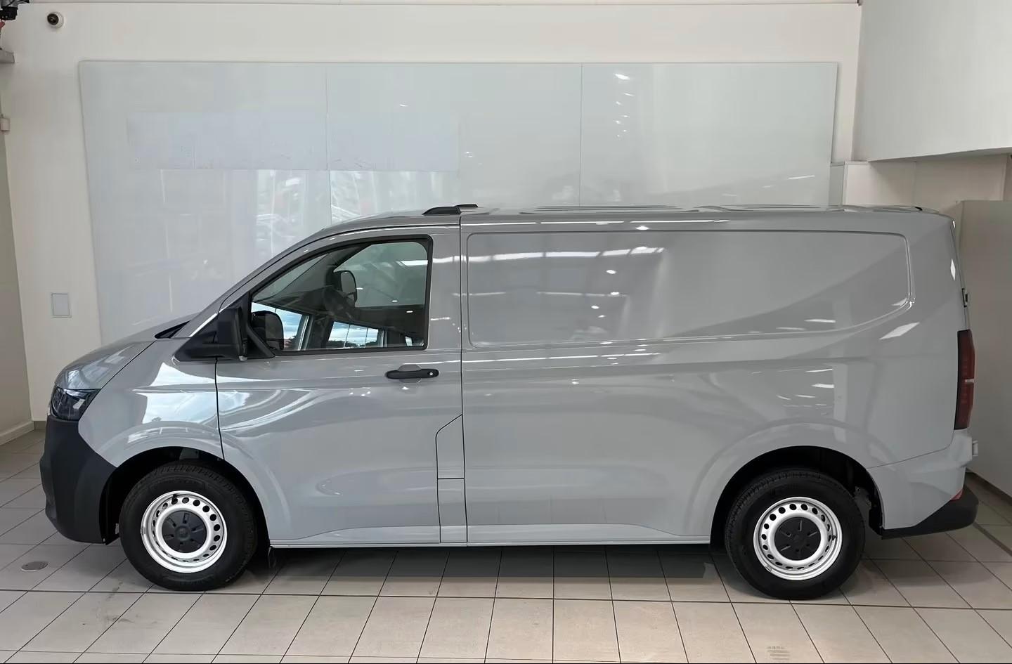 Volkswagen T7 weiss oder grau 2,0TDI Heckklappe AHK Kamera