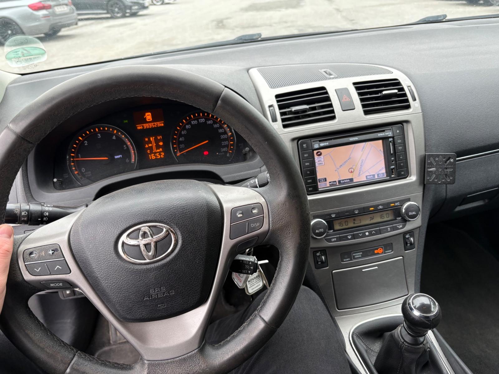 Toyota Avensis 2011 — photo 9