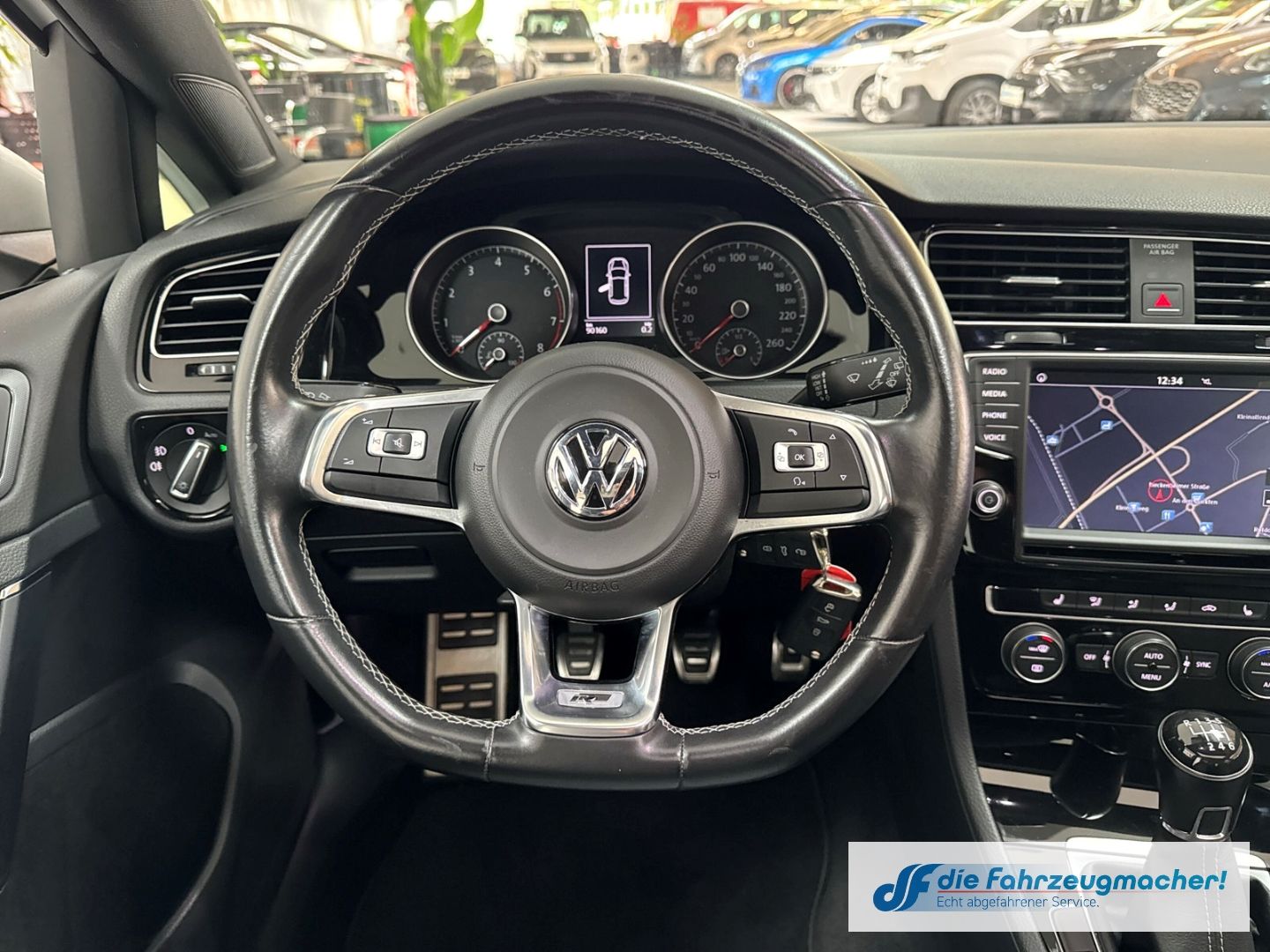 Fahrzeugabbildung Volkswagen Golf 1,4 150PS Highline R-Line Sportpaket Pano X
