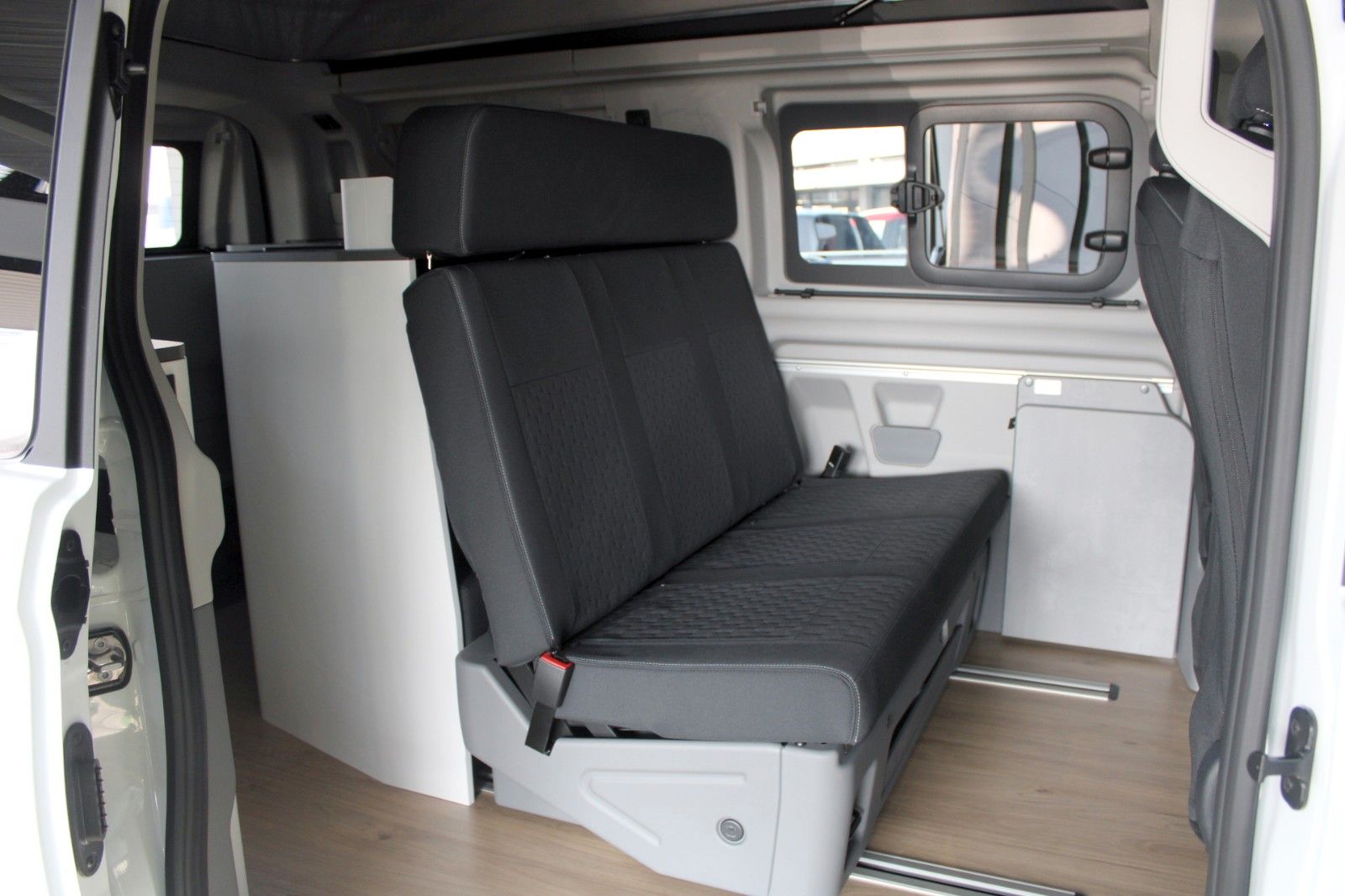 Fahrzeugabbildung Ford NUGGET L1 Titanium MARKISE + Aufstelldach SOFORT
