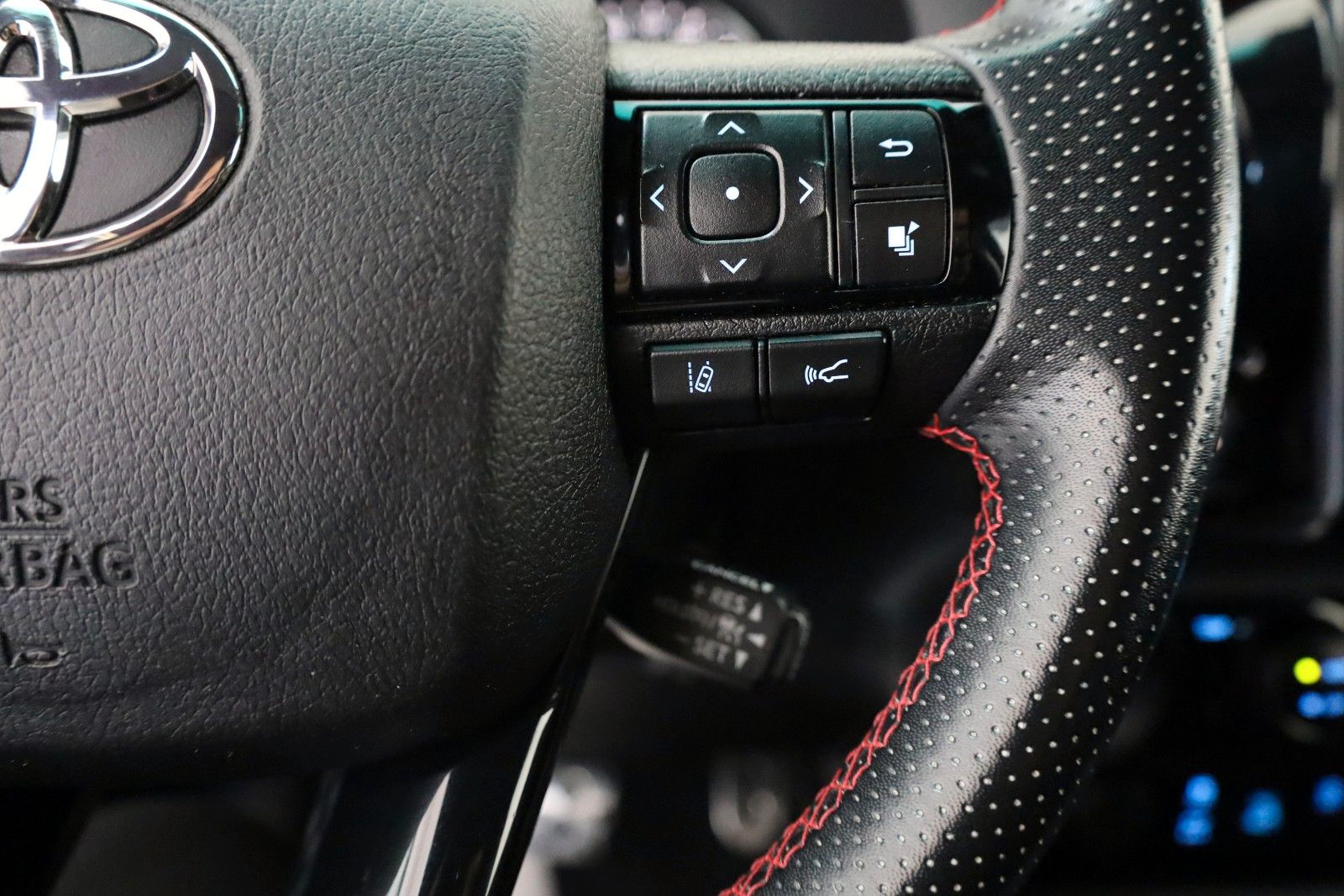 Fahrzeugabbildung Toyota Hilux 2.8 D-4D GR Sport,Alcantara,ACC,Rollo, AHK