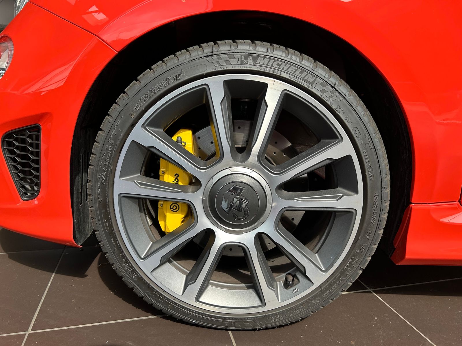 Fahrzeugabbildung Abarth 695C Cabrio Turismo BEATS NAV LEDER ALU