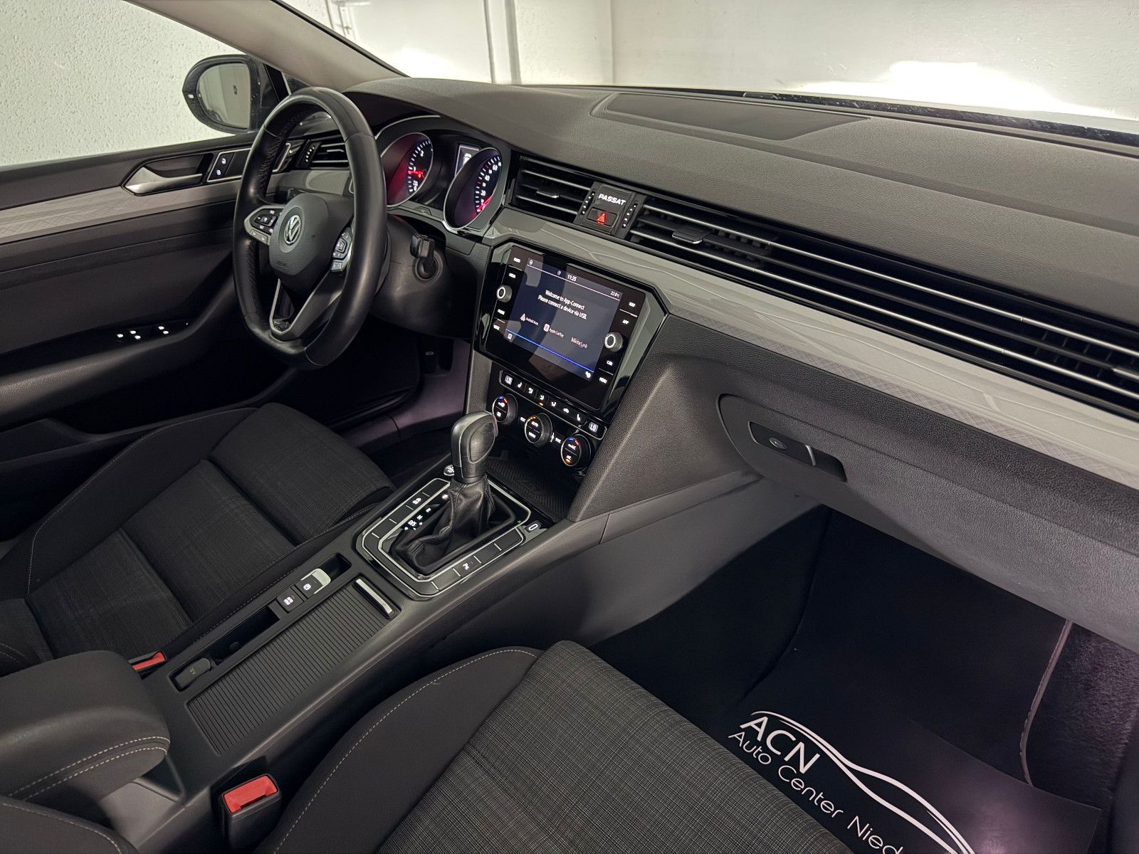 Fahrzeugabbildung Volkswagen Passat Variant 2.0 TDI Aut./MASSAGE/KAMERA/ACC