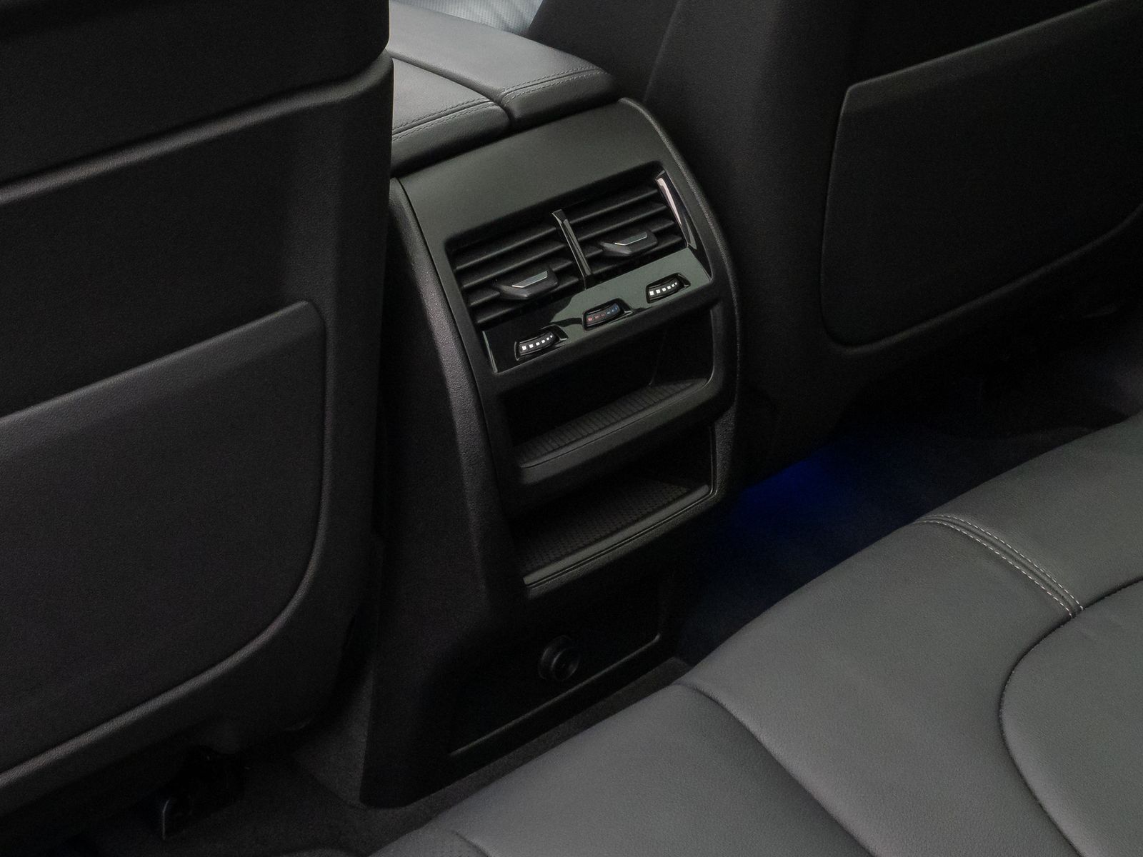 Fahrzeugabbildung BMW X5 M50i Panorama 360° Laser HUD H/K Individual