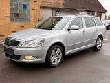 Skoda Octavia 1.8 TSI DSG Elegance Combi Elegance - Skoda Octavia aus 2011: Kombi