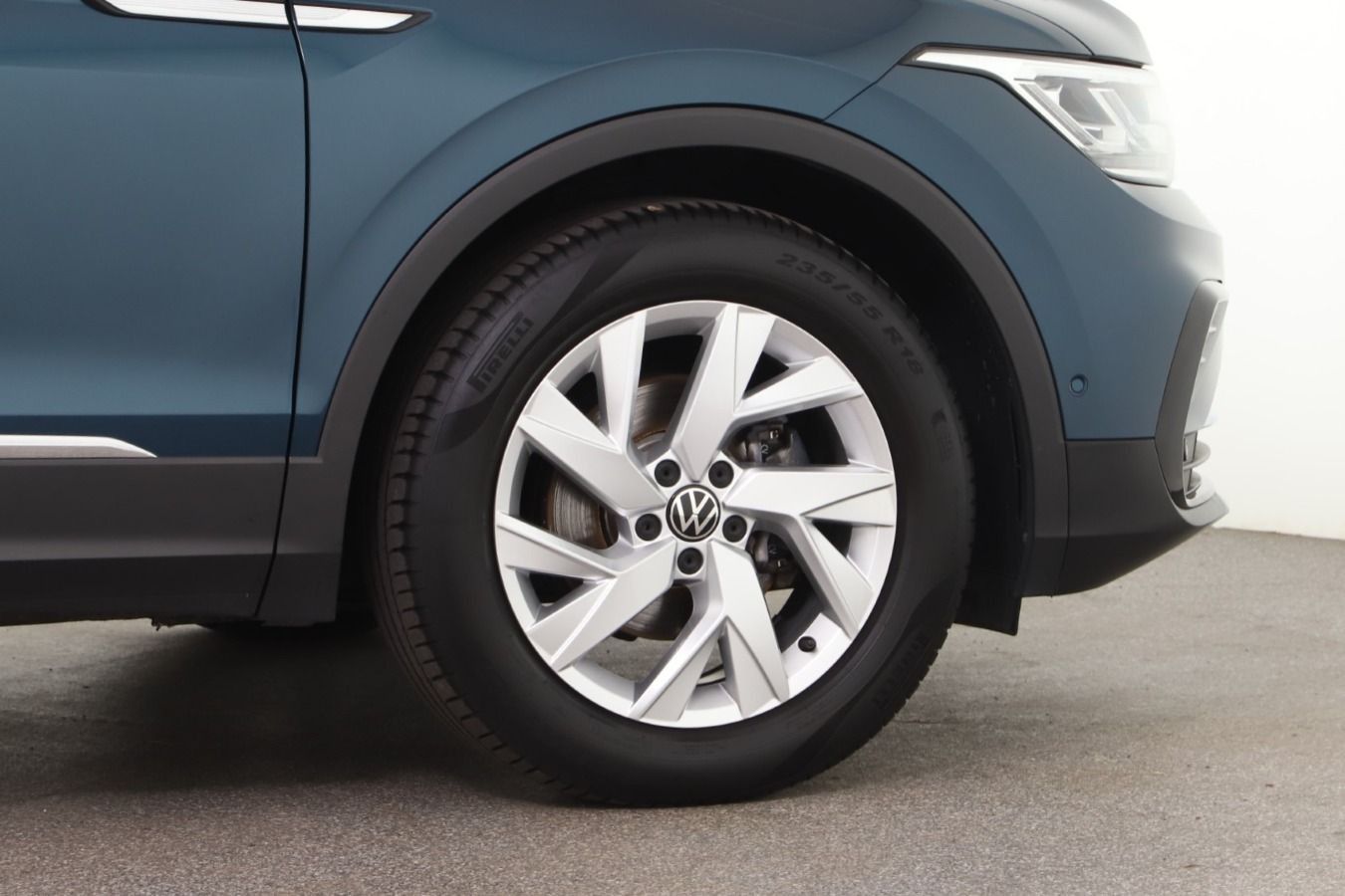 Volkswagen Tiguan 2.0 TDI DSG Elegance IQ.Light ACC Kamera foto 3