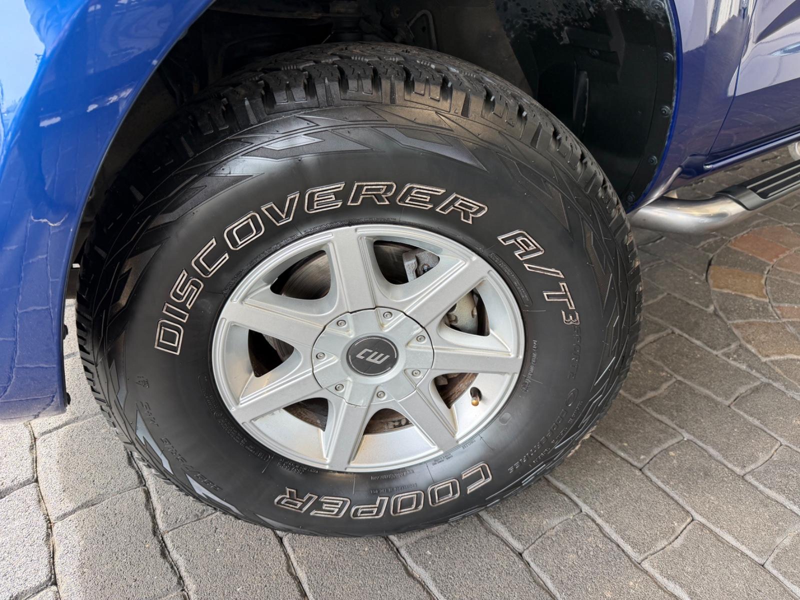 FORD RANGER XLT 2.2 TDCI 150ch 4X4 - DOUBLE CABINE - ATTELAGE 3,35T - JANTES ALLIAGE - MARCHEPIEDS - RÉGULATEUR - CLIMATISATION