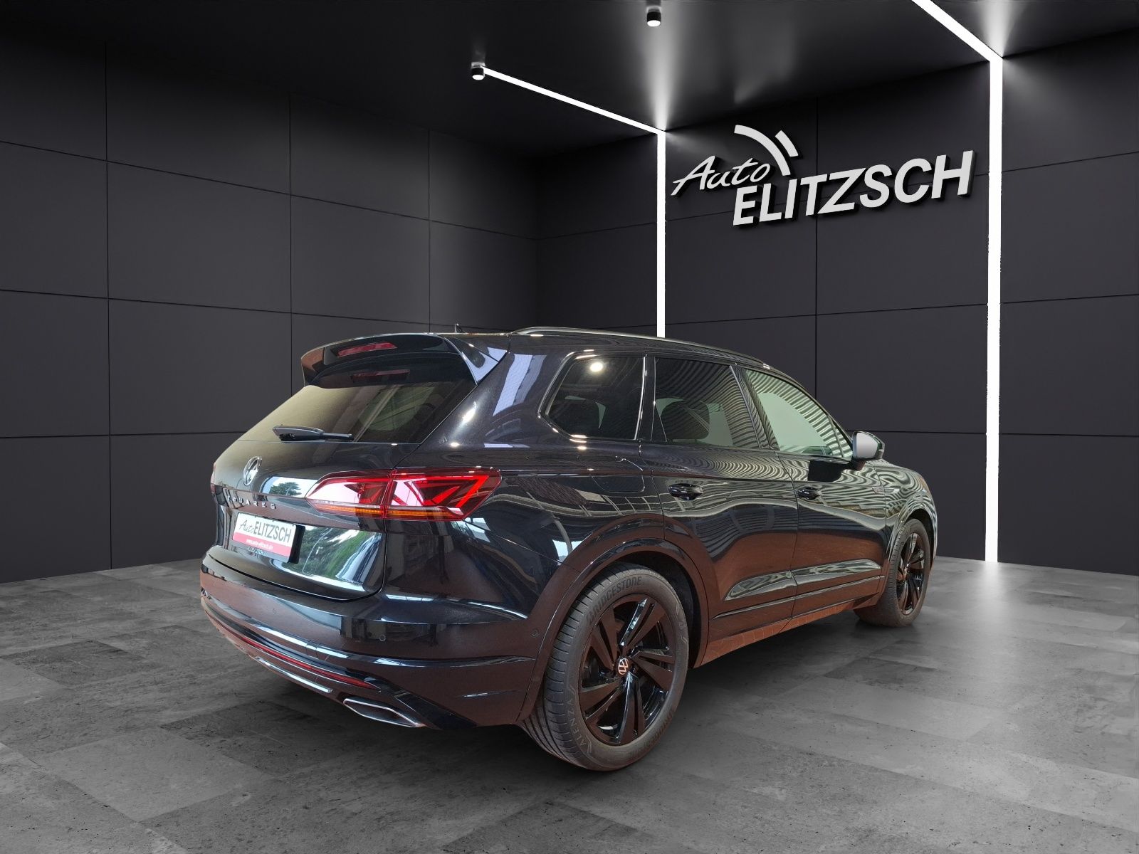 Fahrzeugabbildung Volkswagen Touareg TDI R-Line 4M Standhzg. Matrix AHK Navi