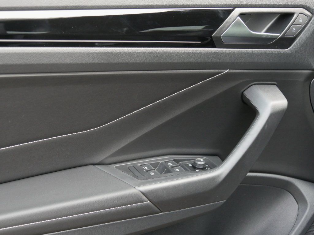 Fahrzeugabbildung Volkswagen T-Roc Cabriolet R-Line 1.5 TSI DSG AHK Navi